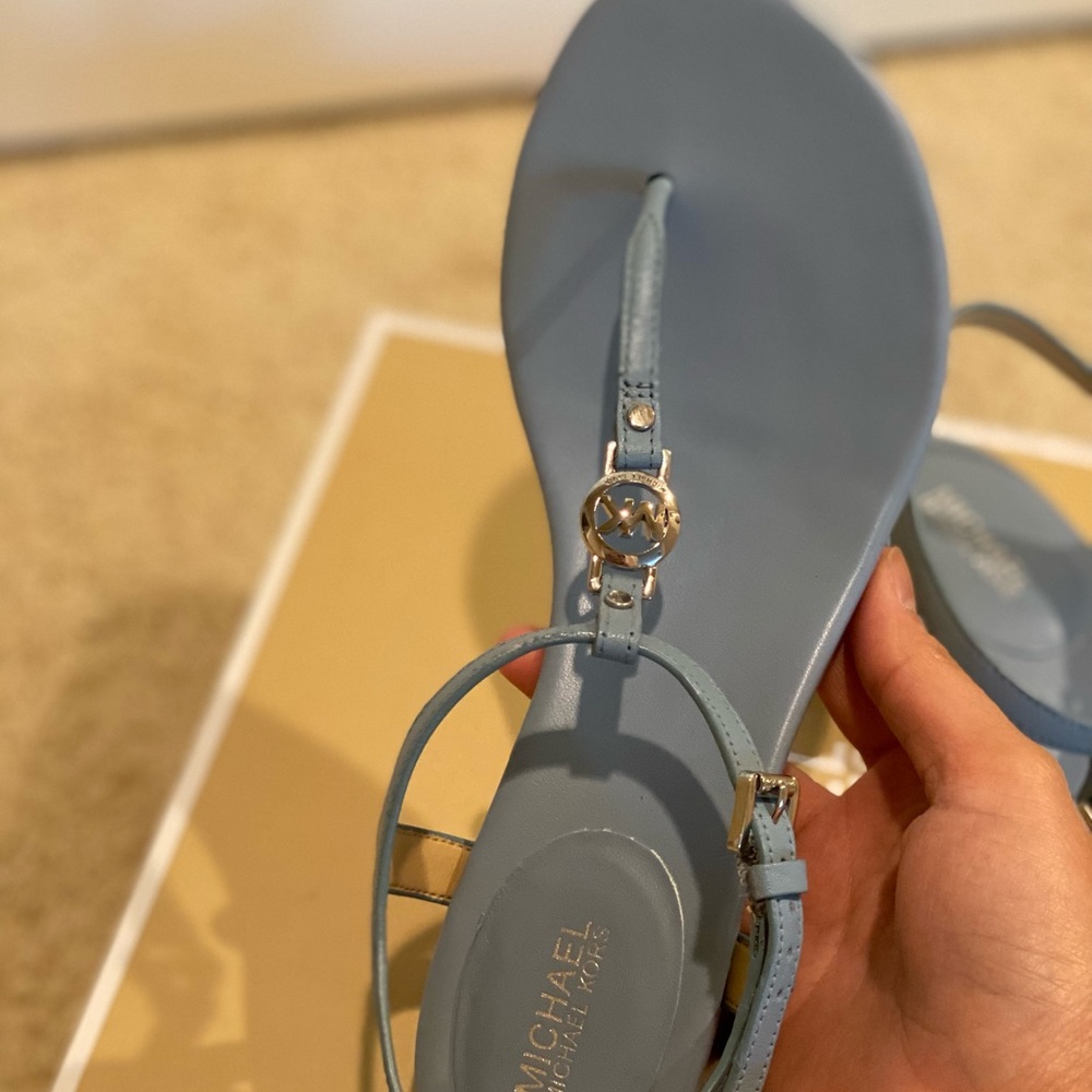 Shoes - Picture 6 of 7